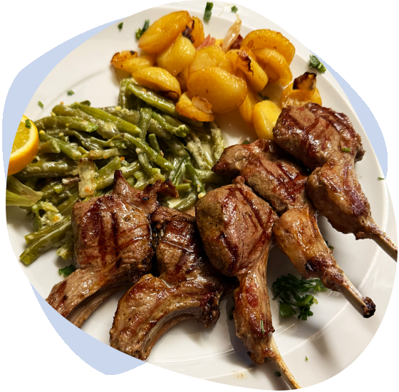 Restaurant Dalmacija - Restaurant in Magdeburg, Kroatische & internationale Spezialitäten - Lammkarree vom Grill mit Bratkartoffeln und grünen Bohnen